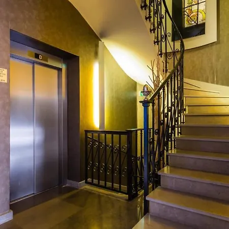 Premium - Tour Eiffel - 63 Hotell 4*